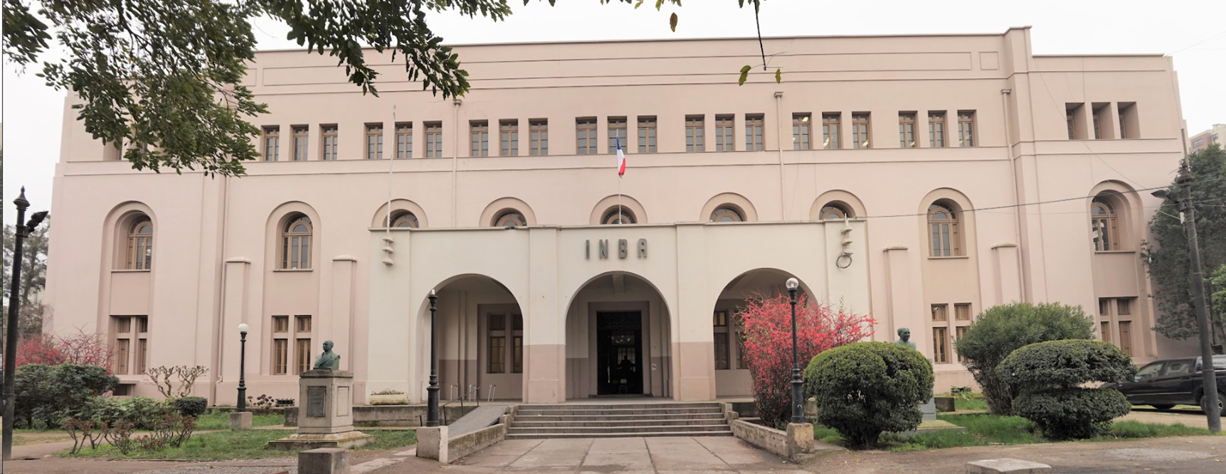 Fachada principal, acceso INBA