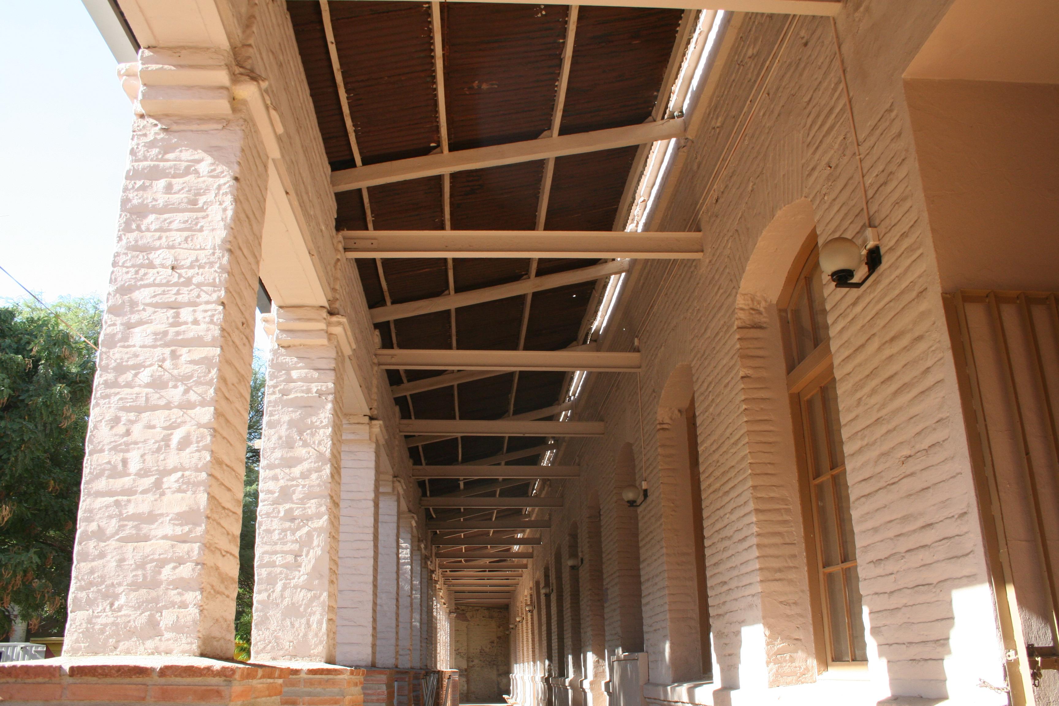 Detalle de cornisa y techumbre